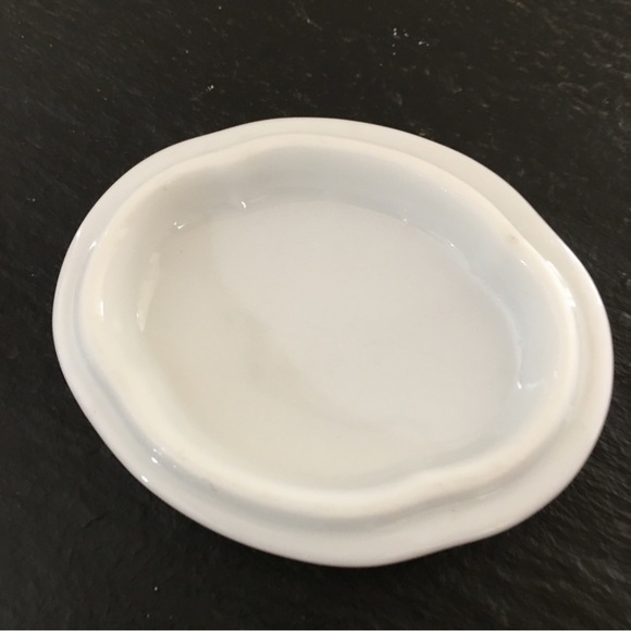 Lenox porcelain treasure box - Picture 5 of 9